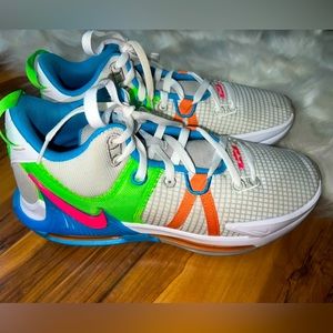 Nike- LeBron Witness 7 basketball shoes. 10.5.